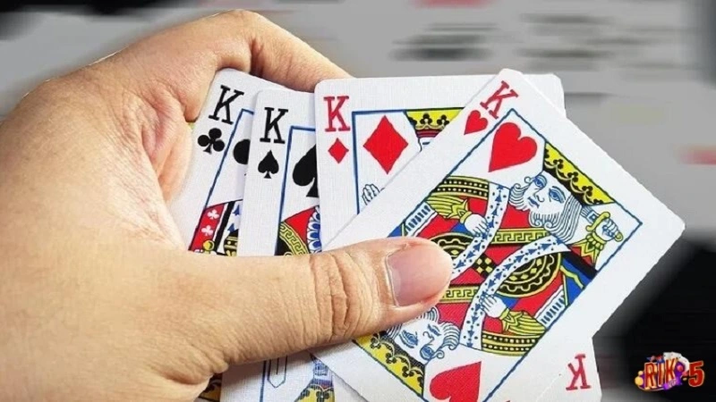 Game bài Rikvip 3 Nếu có tứ quý, người chơi có thể chặt heo thành công